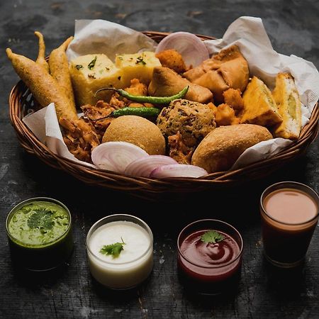 Capital O Bvh Hospitality Near Pvr Ansal Plaza Greater Noida Hotell Exteriör bild