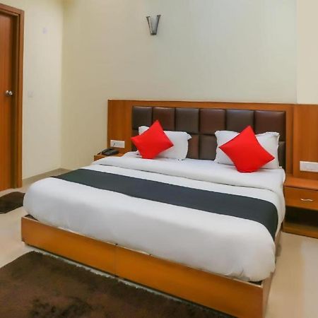 Capital O Bvh Hospitality Near Pvr Ansal Plaza Greater Noida Hotell Exteriör bild