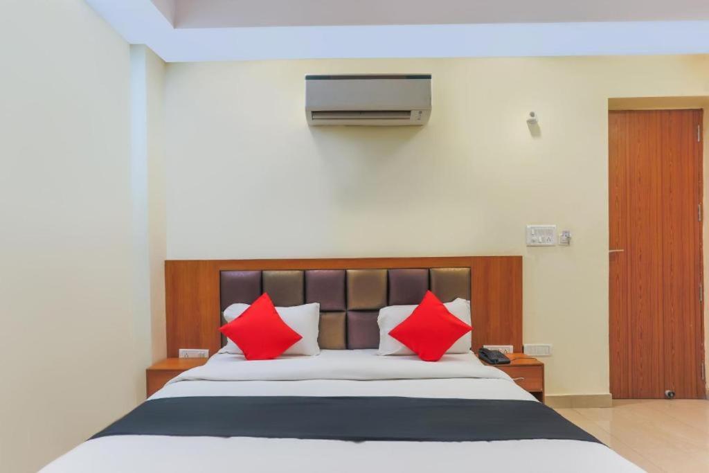 Capital O Bvh Hospitality Near Pvr Ansal Plaza Greater Noida Hotell Exteriör bild